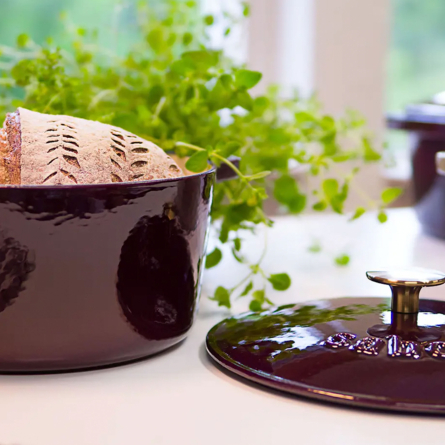 Cast iron casserole 4.4 L zinfandel/brass