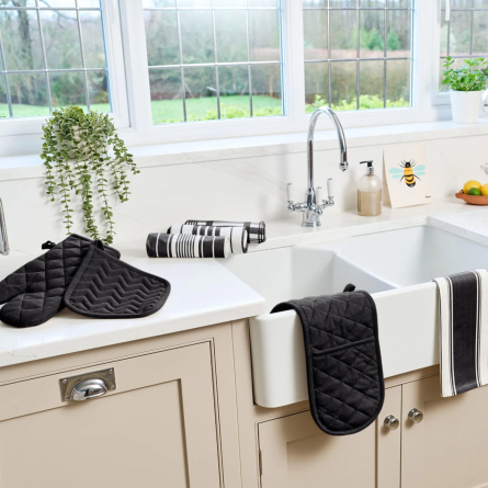 Love Colour Randig K&ouml;ks&shy;handduk &ndash; &Auml;kta svart